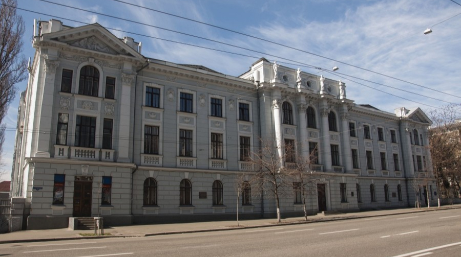 Привласнила 2,5 млн, виписуючи науковцям фейкові відрядження – підозра ексбухгалтерці інституту НАНУ