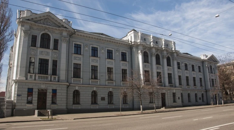 Привласнила 2,5 млн, виписуючи науковцям фейкові відрядження – підозра ексбухгалтерці інституту НАНУ