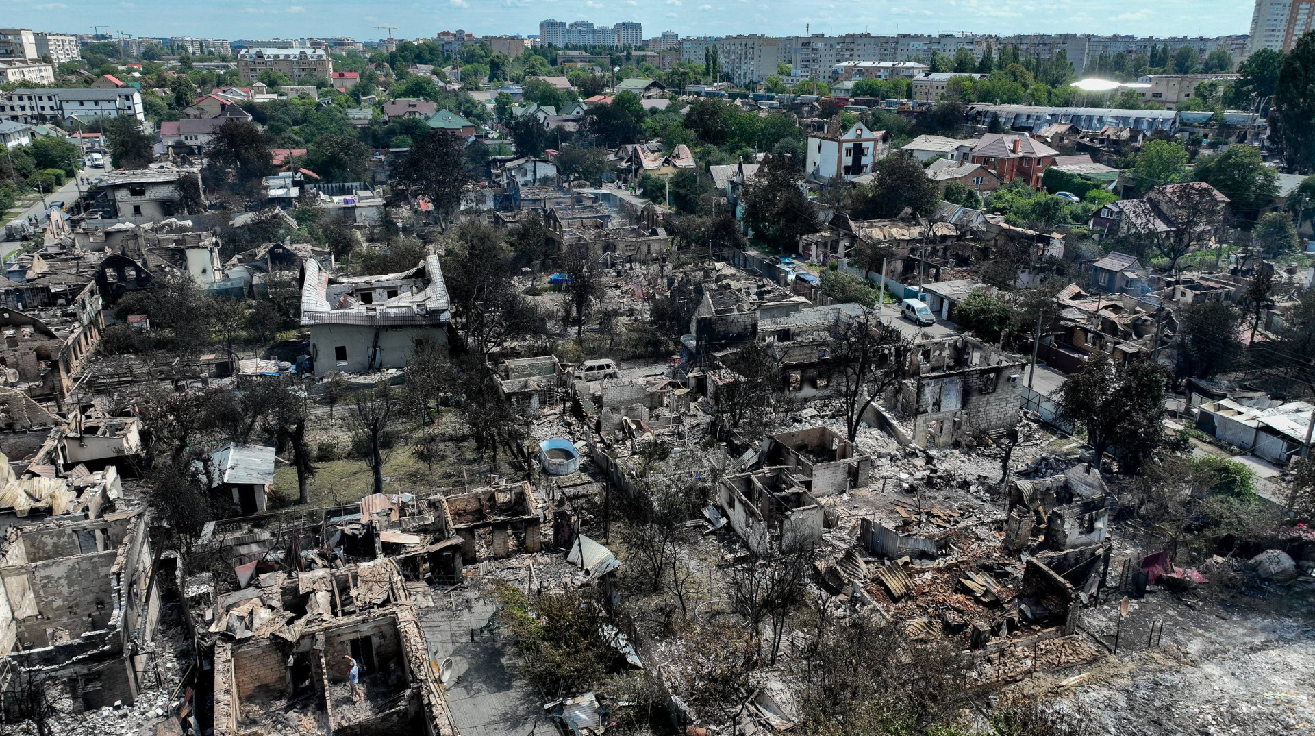 У Вишневому вже дев'ять жертв через російську атаку: триває ліквідація наслідків