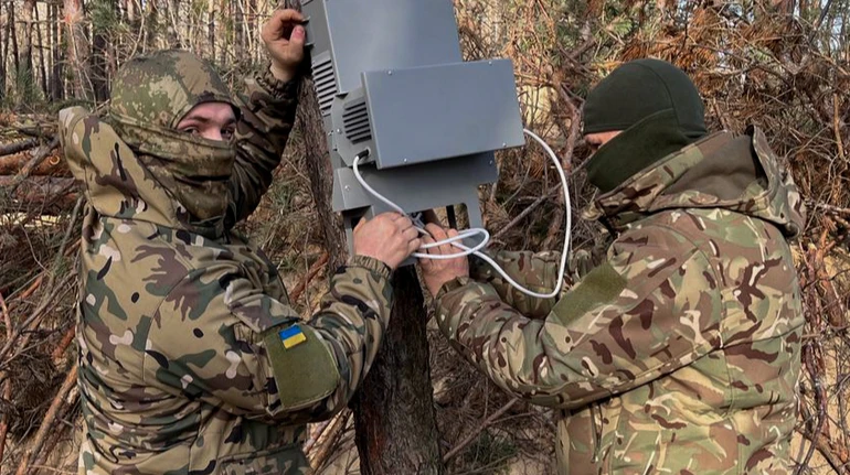 Невидимі захисники від дронів. Командир РЕБ-роти Хартії про роботу з однією з найдинамічніших технологій війни