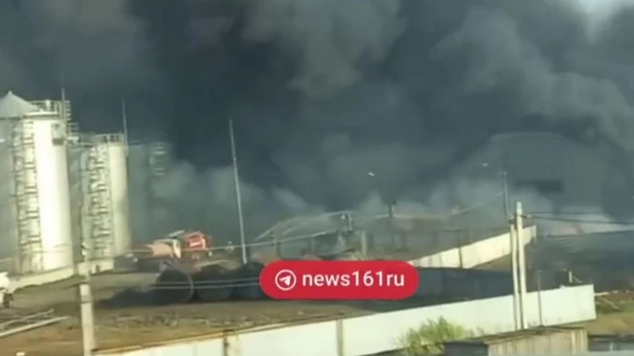 У Ростовській області велика пожежа біля нафтосховища