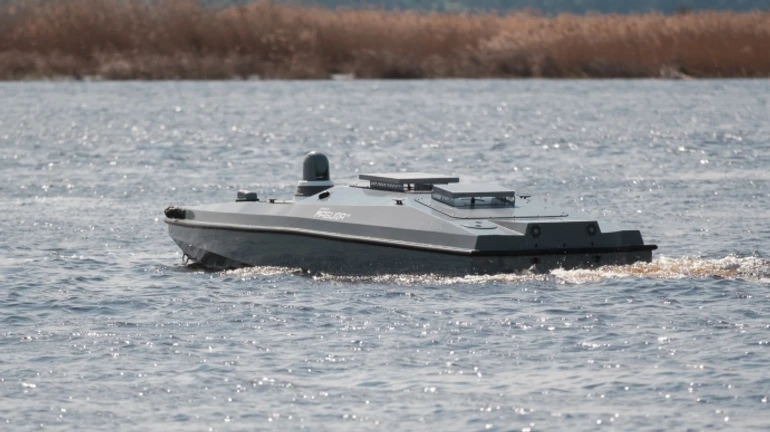 Дрон ГУР Магура V5 поразил скоростной катер россиян в Крыму 