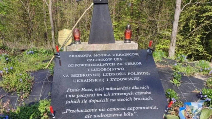 Відповідальні за терор і вбивства – у Польщі на могилі воїнів УПА з’явилася провокативна табличка