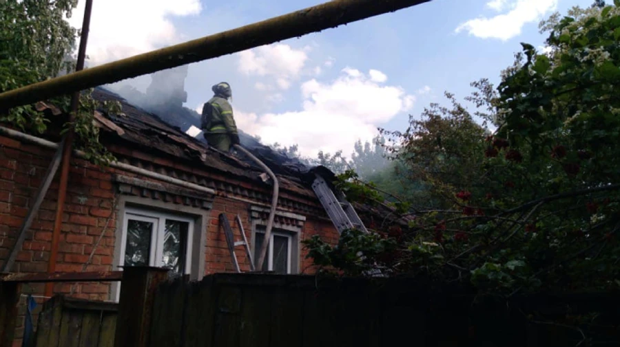 Russians shell Sloviansk with cluster bombs