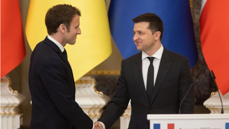 Зеленський і Макрон поговорили неформально після його перемоги на виборах