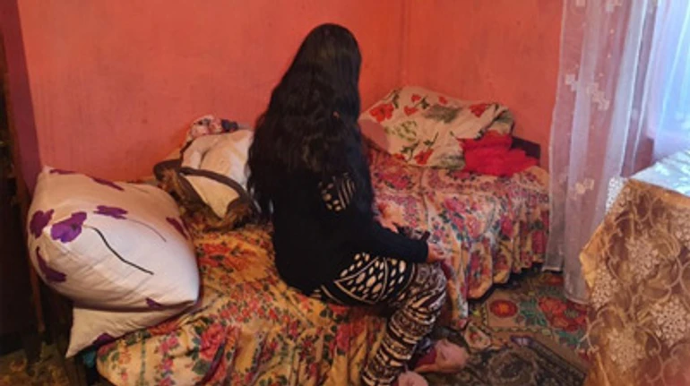 Назву сина на честь його батька. Історія 11-річної дівчинки, що завагітніла від 46-річного співмешканця матері