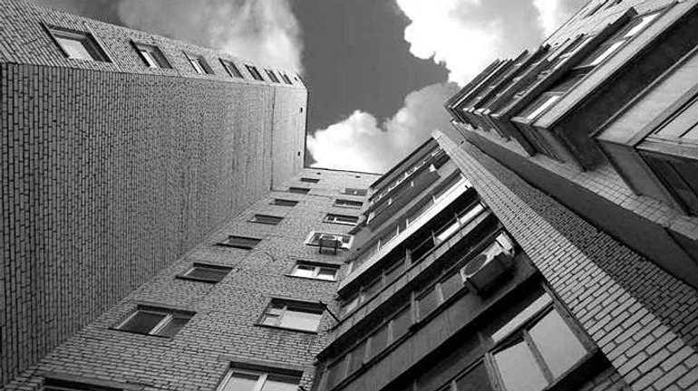 Несовершеннолетняя выпала с окна многоэтажки в Ивано-Франковске