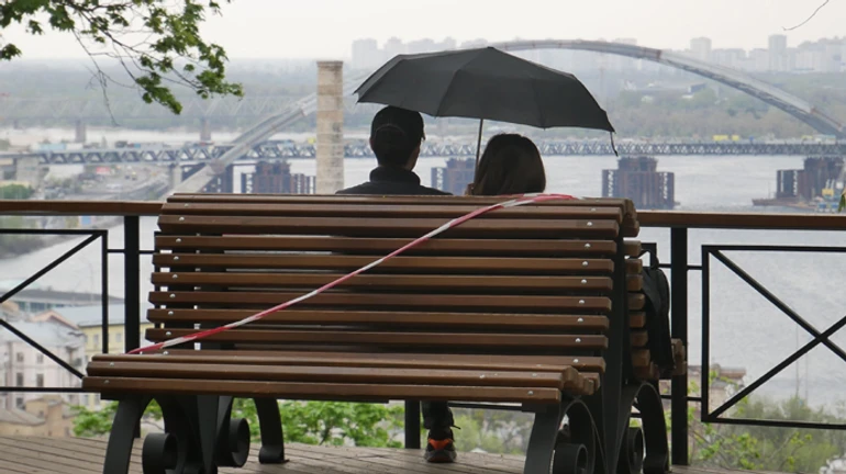 У червоних зонах уряд заборонив ходити по парках та вулицях без масок