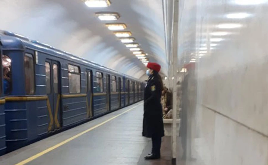 Метро в Києві ще працює