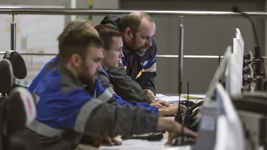 Russian energy giant Gazprom is moving staff and families out of Europe and arranging Turkish lessons for them, Russian newspaper says