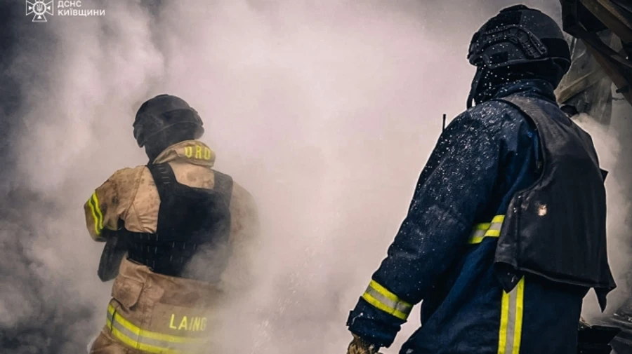 Росіяни пошкодили об’єкт інфраструктури на Київщині: 2 постраждалих