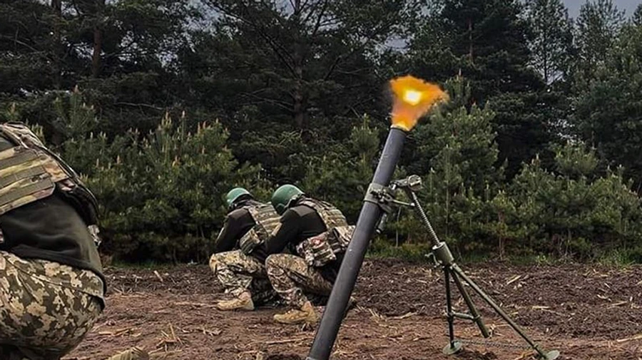 Оккупанты атакуют Бахмут и еще 3 направления, в воздух взлетели 2 склада боеприпасов захватчиков - Генштаб