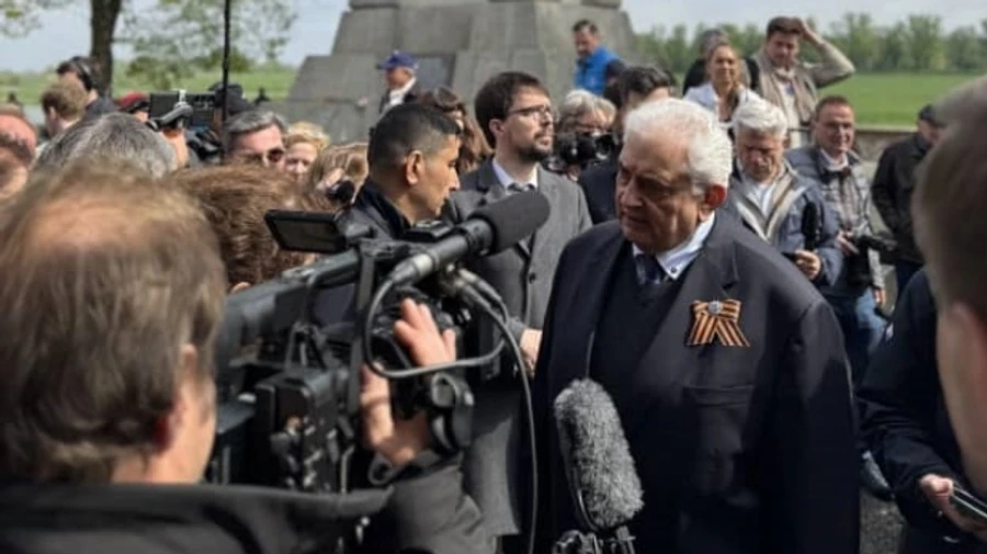 Russian ambassador booed at WWII commemoration event in Germany after showing up uninvited – photo