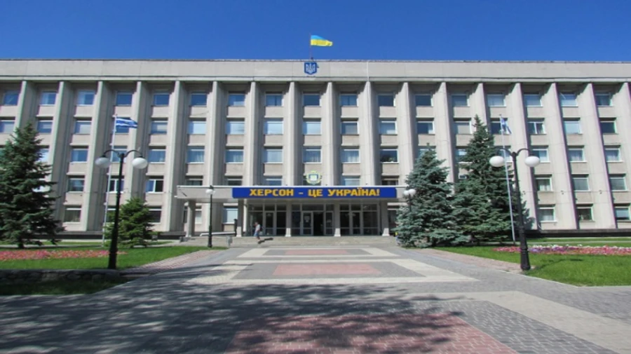 Russian forces continue to fire on Kherson, killing 1 civilian