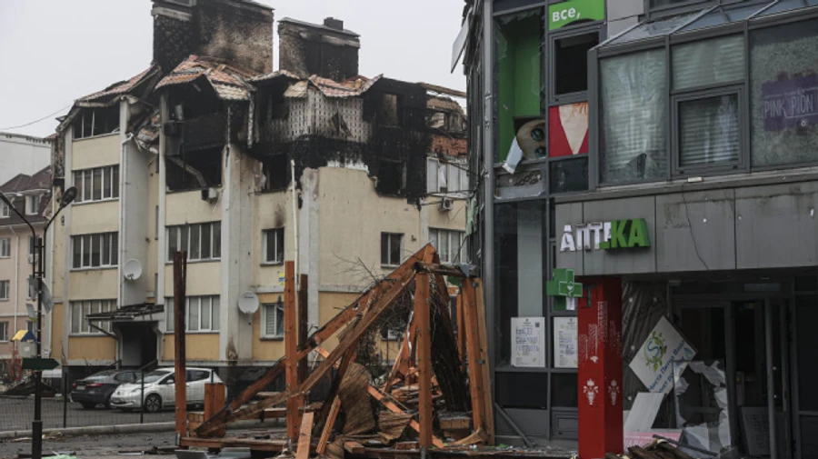 Білоруські ЗМІ виклали відео, як російські окупанти на пошті оформлюють награбоване з України