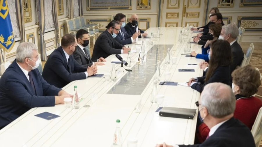 Зеленский встретился с сенаторами США: пообещали Украине летальное оружие