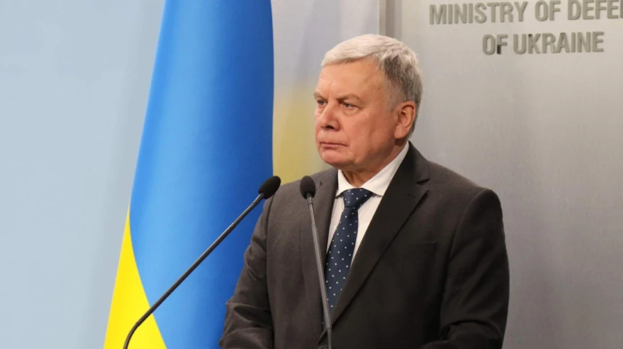 Нардепы уволили министра обороны Тарана