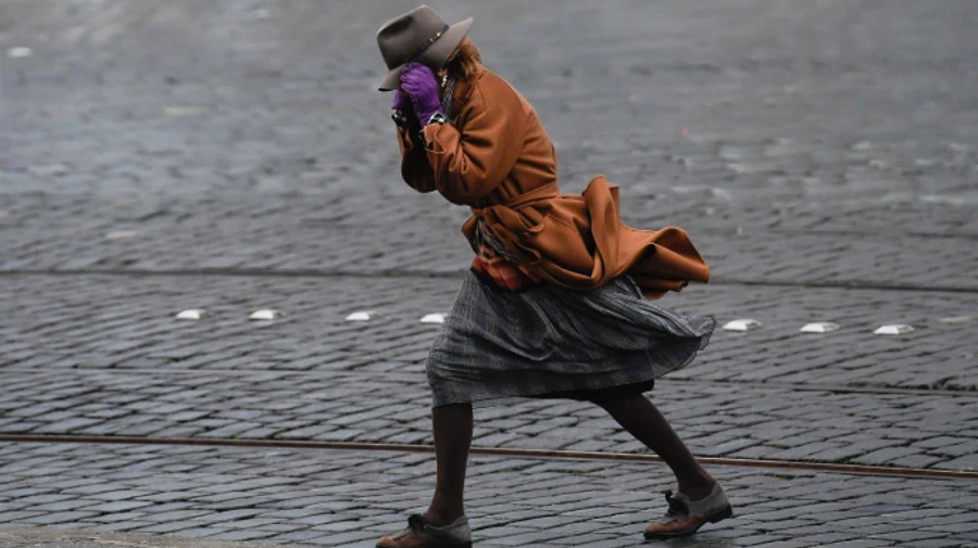 Противостояние циклона и антициклона: синоптики предупреждают о сильном ветре