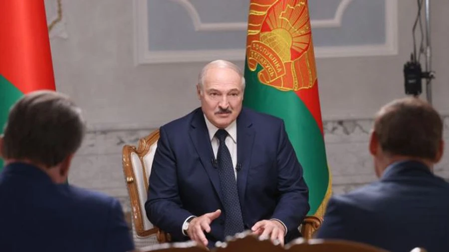 Лукашенко о Конституции и выборах: Нужен крепкий лидер, Украина – пример