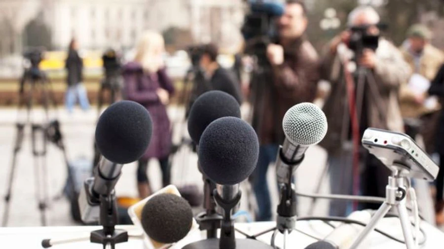 Нардепов просят не голосовать за закон о защите власти от журналистов