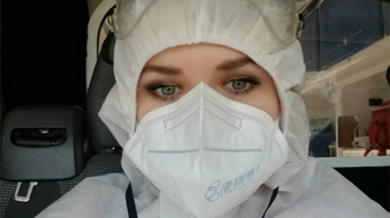 Врач скорой, что переболела COVID-19: Я ждала тест почти неделю, потому что была очередь