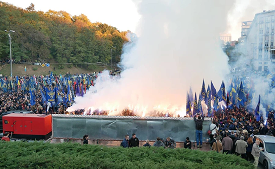 Многотысячный марш в Киеве: файеры, Москаляку на гілляку
