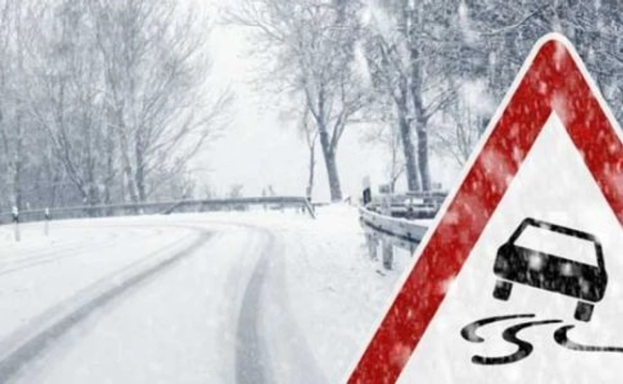 На частині доріг України обмежено рух через ожеледь