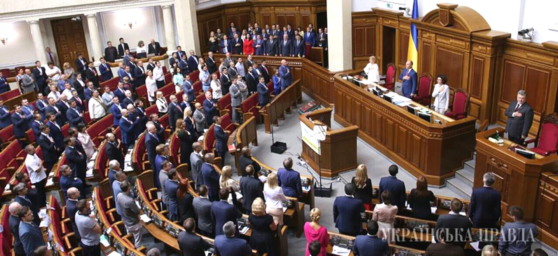 Верховная Рада спела гимн, послушала президента и начала работать