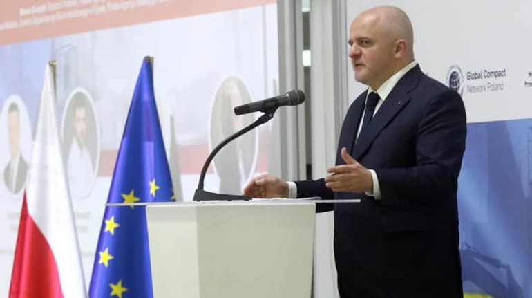 Польща допомагає Києву як політично, так і військово, але поляки в Україні трохи обділені увагою