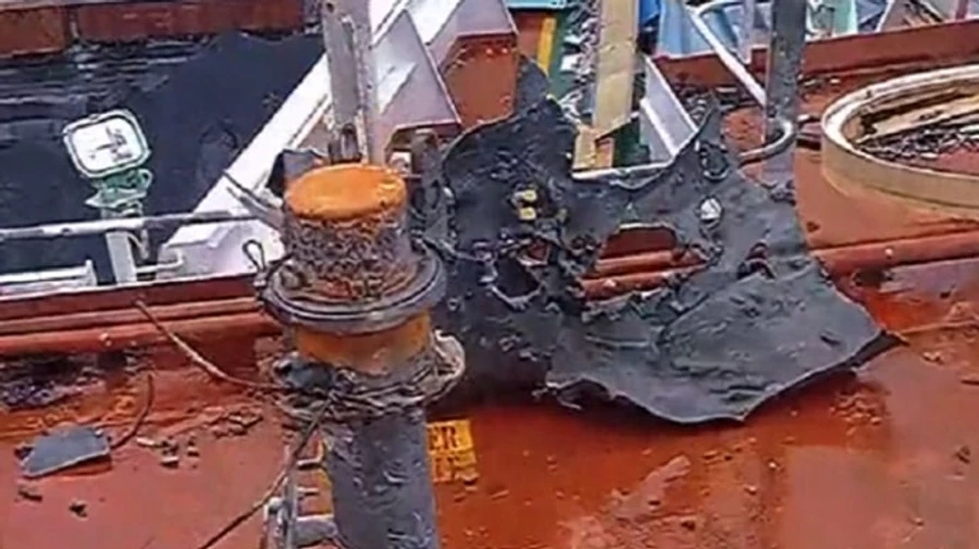 СМИ обнародовали видео с судна Либерии, по которому ударила Россия