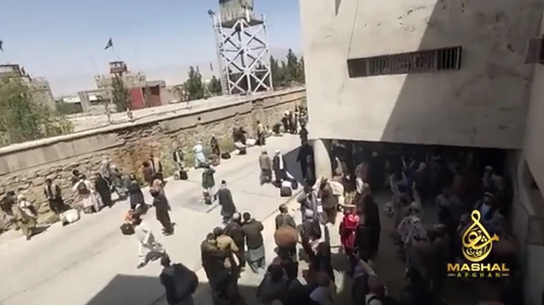 Таліби відпускають в'язнів найбільшої в Афганістані в'язниці 