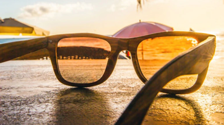 Солнцезащитные очки: как правильно выбрать, можно ли пластиковые и когда идти к врачу