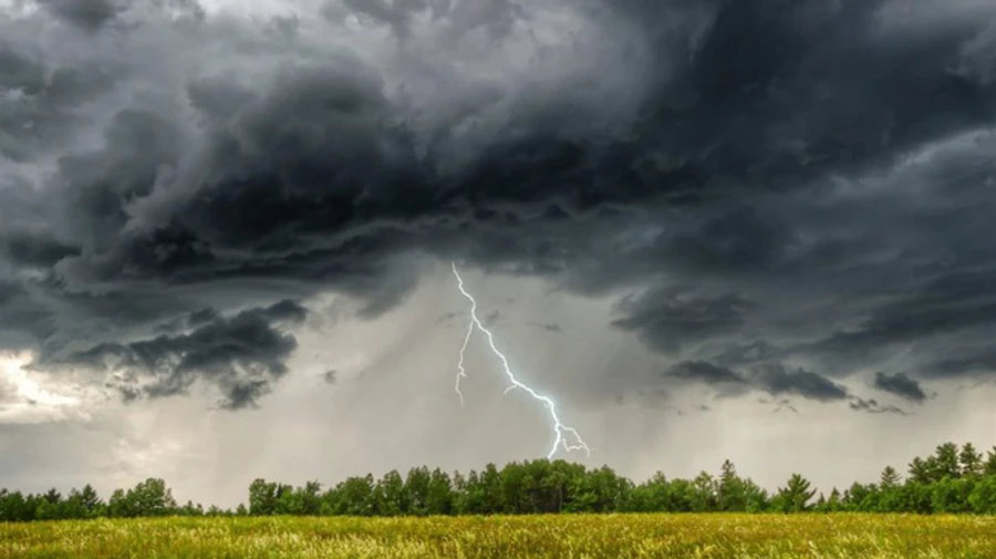 Синоптики предупреждают о сильных дождях и граде