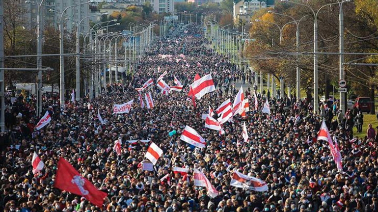 Протесты в Минске: десятки тысяч человек, снова задержания