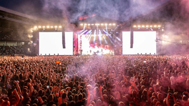 Без концертов и фестивалей: как музыкальная индустрия переживает коронакарантин