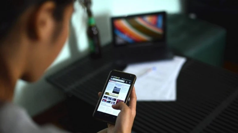 Facebook обвиняют в шпионаже за пользователями через камеру смартфона