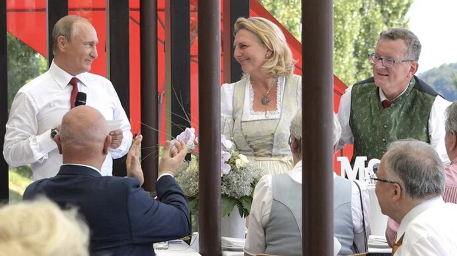 Зеленський не образився на ексочільницю МЗС Австрії за весільний танок із Путіним