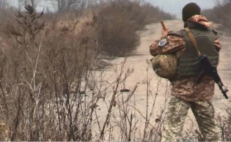 На Донбасі під обстрілами бойовиків загинув український військовий