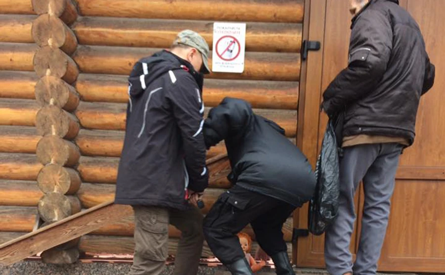 В Запорожье под храмом УПЦ МП избили людей во время акции #принесикуклу