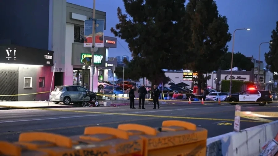 В Лос-Анджелесе автомобиль въехал в толпу: по меньшей мере 30 пострадавших