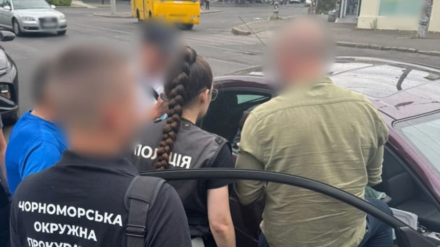 В Одессе задержали чиновника, который требовал взятку в размере $2700 за разрешение на торговлю