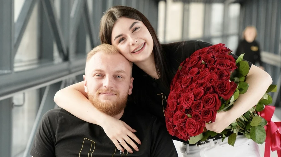 I can't kneel, but will you marry me?: Ukrainian soldier who lost his legs in war proposes to his beloved – video
