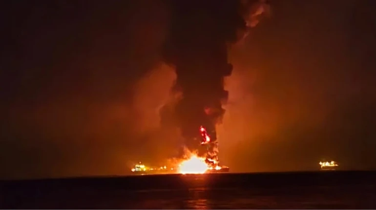 Після атаки Ірану в Перській затоці загорілися нафтові танкери, загинула людина – ЗМІ