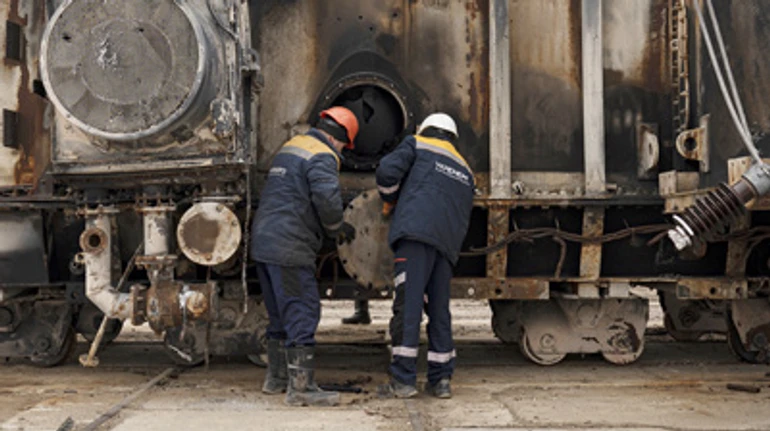 Вторая зима под обстрелами: насколько энергетика готова к зиме и когда начнутся отключения