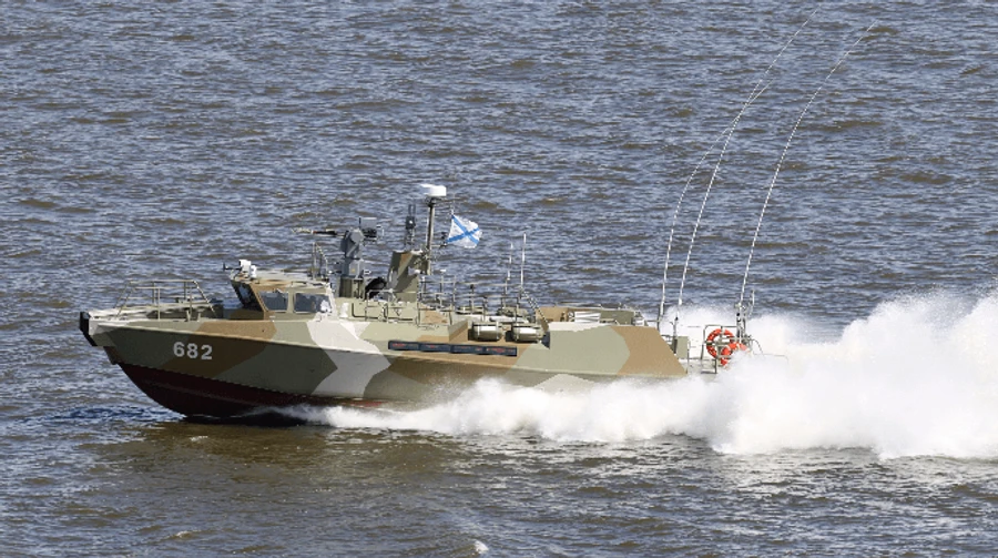 Ukraine’s South Task Force: Russia retrieving its sunken Raptor boat to replenish its fleet