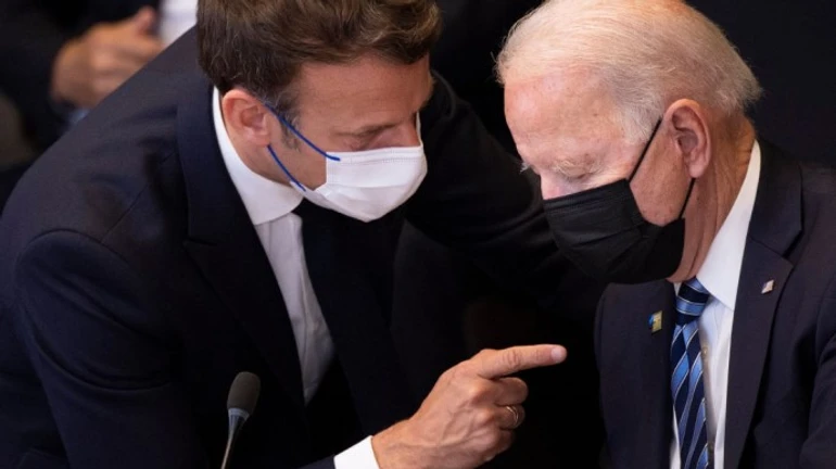 Байден і Макрон скликають світових лідерів через новий наступ Росії – ЗМІ