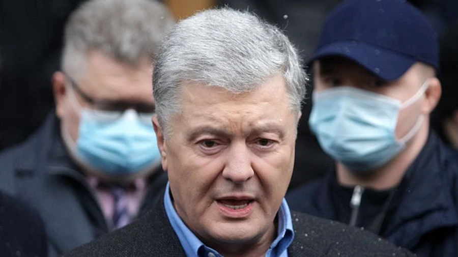 Суд отклонил апелляцию Порошенко и оставил ему обязательство