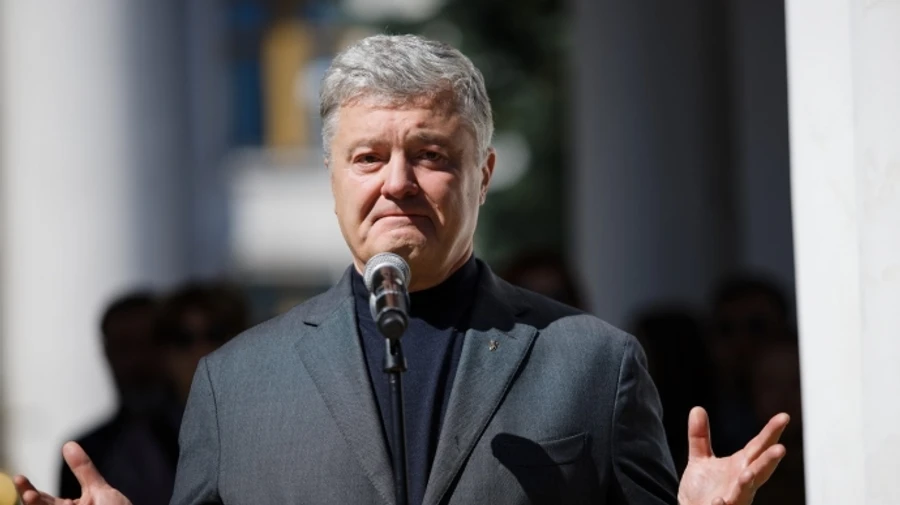 Евросолидарность жалуется, что ОП не пускает Порошенко в США