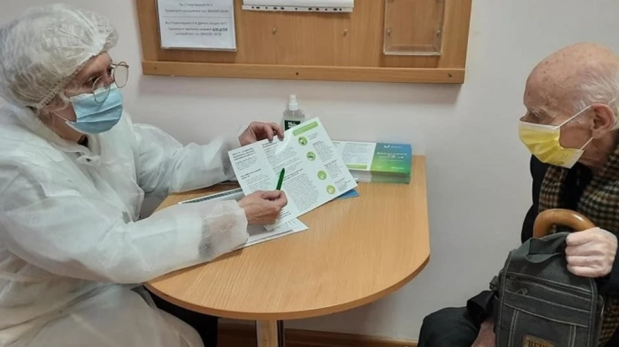 У перший день вакцинації людей віком 80+ у Києві щепилося близько 50 осіб