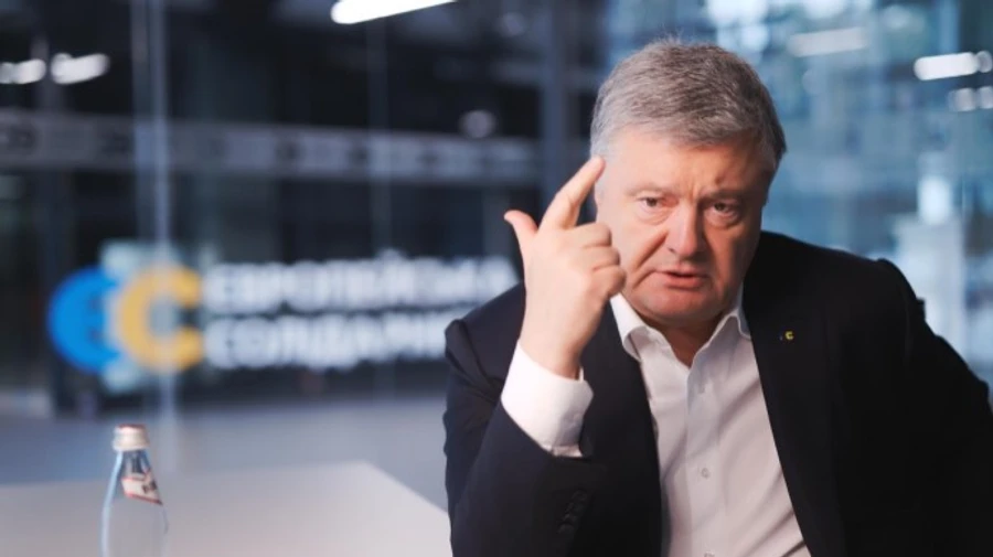 Порошенко предостерег власти от использования российского препарата Спутник-V